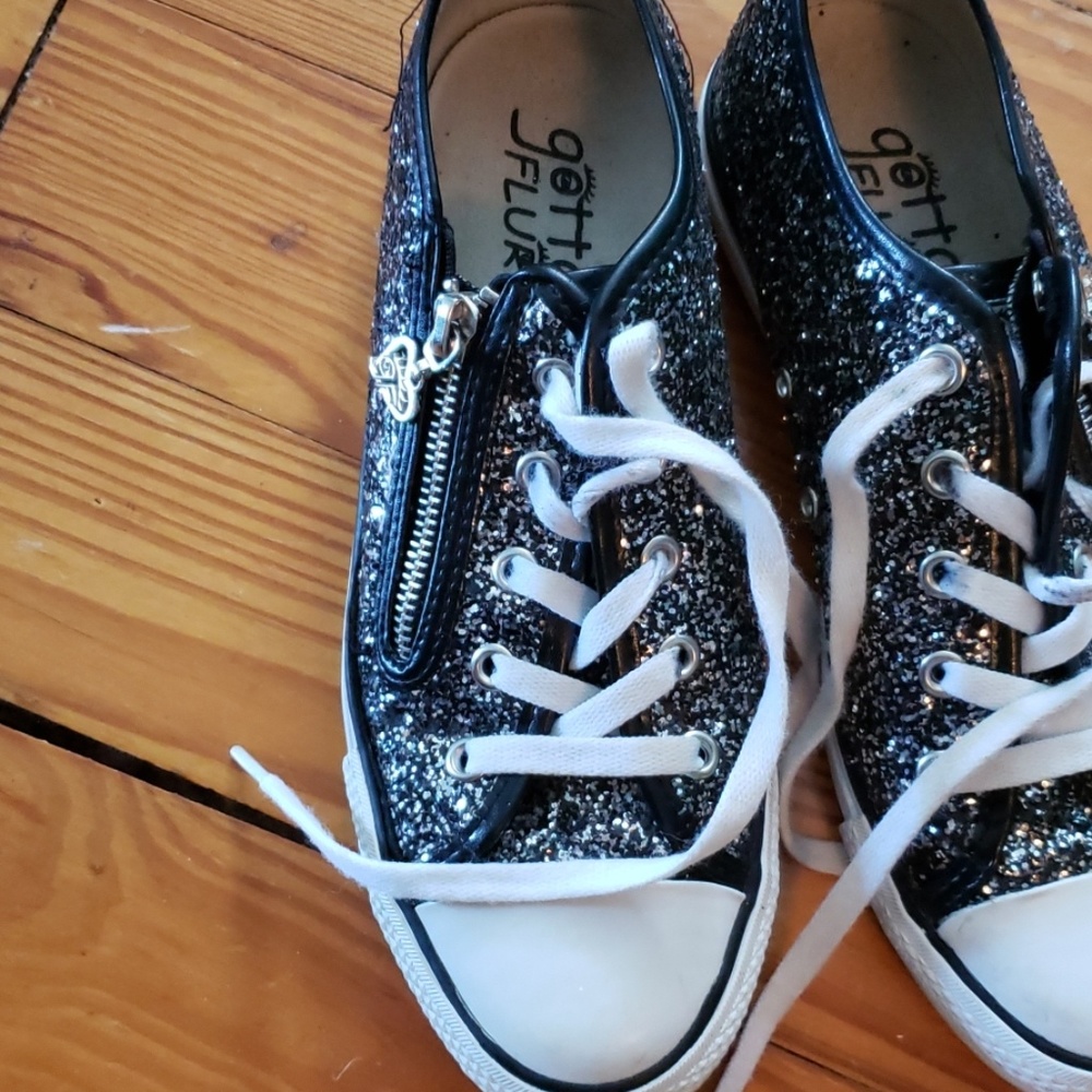 "GOTTA FLURT" GLITTER$TRENDY SNEAKERS🌼 - Picture 2 of 8